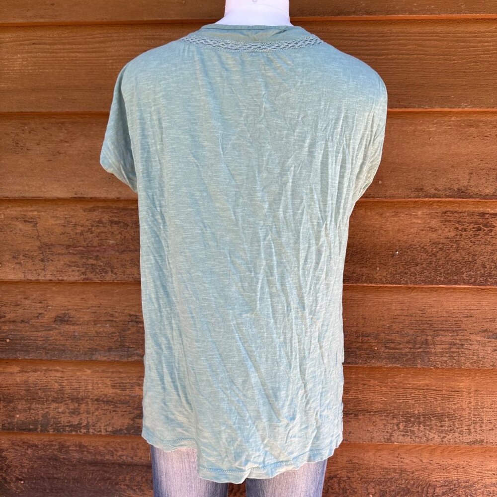 Gloria Vanderbilt Ladies Embroidered V-Neck Shirt Top Mineral Blue Medium - Picture 3 of 8